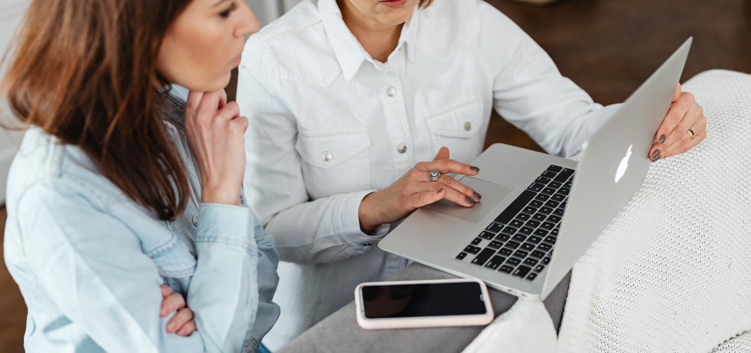 people meeting with laptop