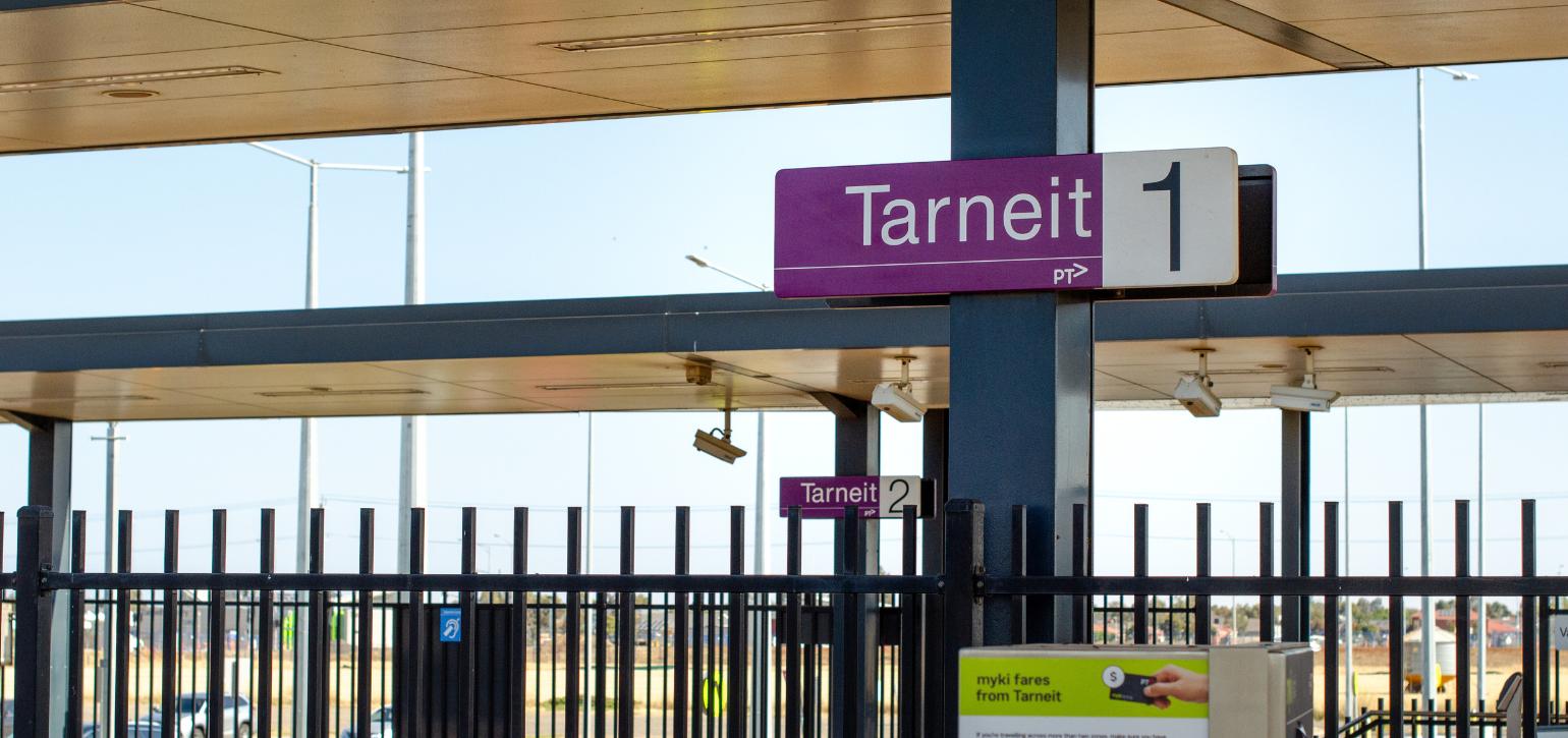 Tarneit sign at railway station
