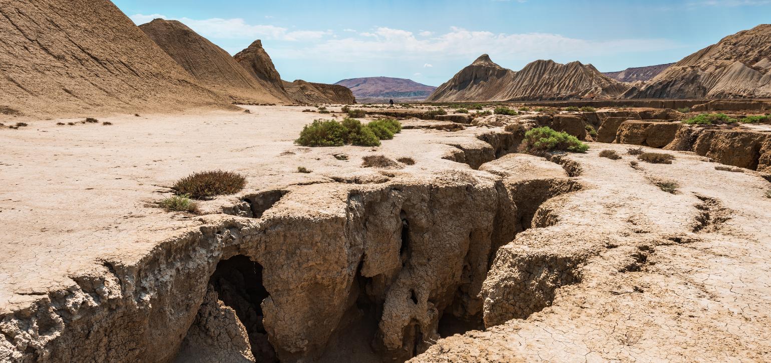 earth crust fault from earthquake