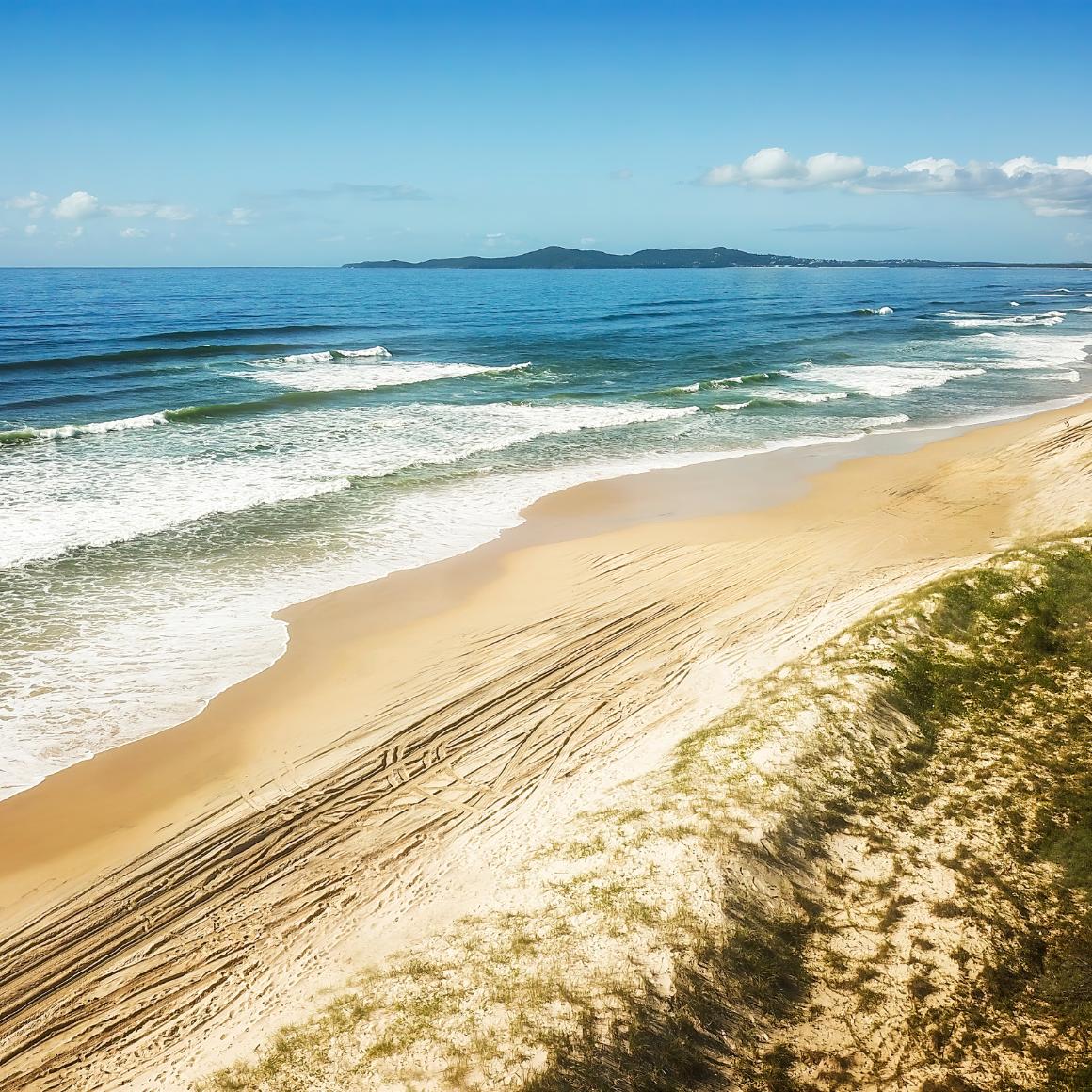 sunshine coast beach shoreline